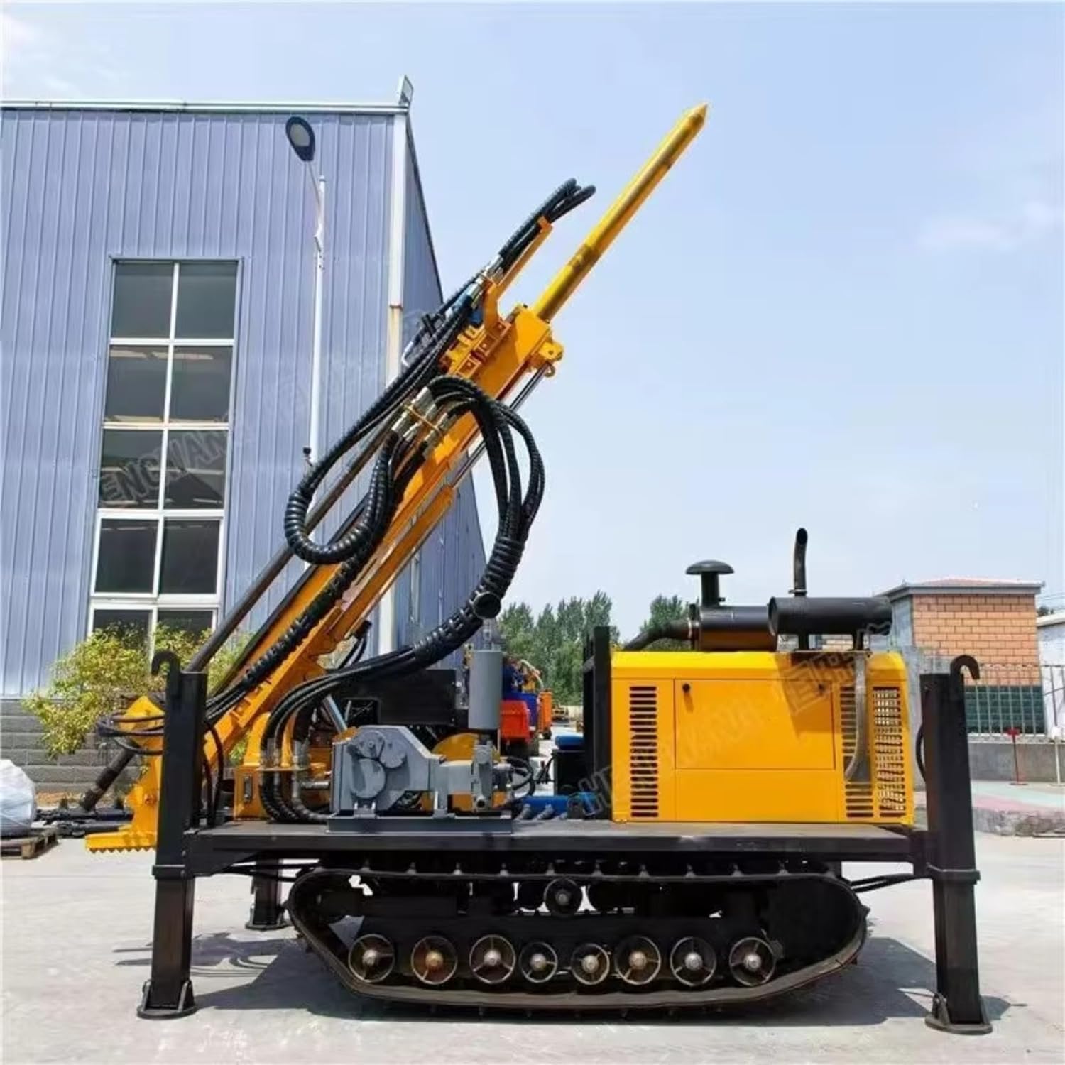 tracked water well drilling rig review,should I buy a tracked water well drilling rig,tracked water well drilling rig pros cons,crawler water well drilling rig vs alternatives,best hydraulic borehole drilling machine,tracked water well drilling rig worth buying performance testing and real-world results