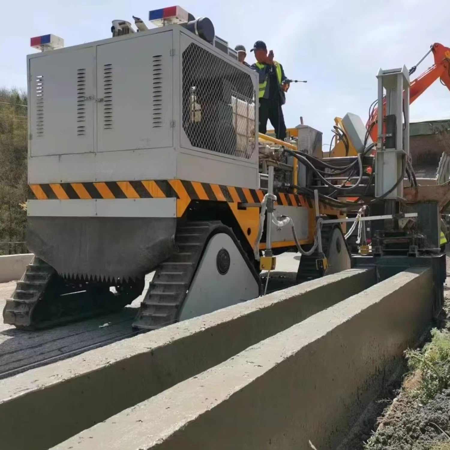 automatic slipform curb paver pros cons,should I buy an automatic slipform curb paver,automatic slipform curb paver vs stringless curb machine,automatic slipform curb paver benefits,best concrete curb paving machine,automatic slipform curb paver worth buying unboxing and complete package contents