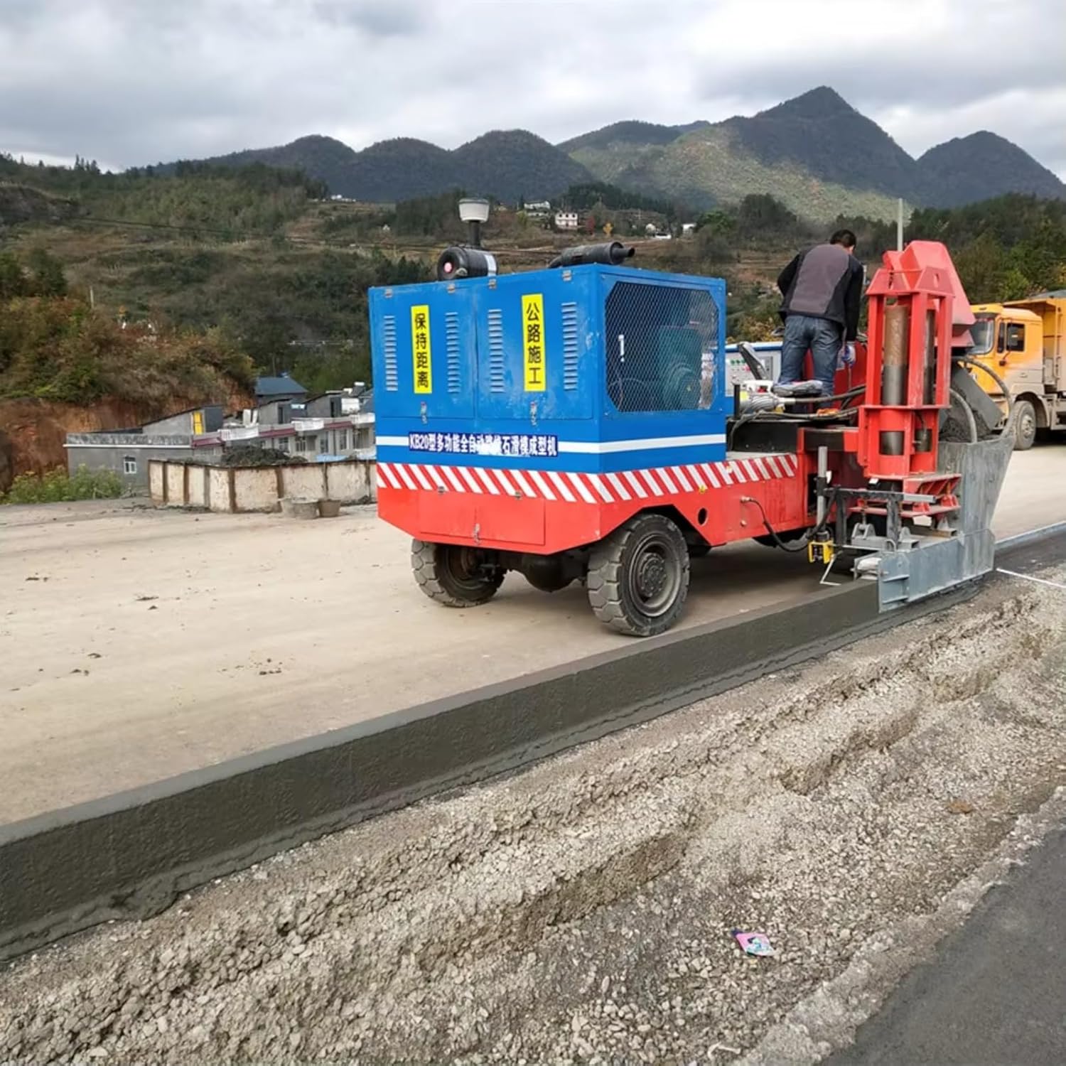 concrete slipform curb machine,buy concrete slipform curb machine,concrete slipform curb machine pros cons,concrete curb slipform paver worth buying,best concrete slipform curb machine,should I buy a concrete slipform curb machine unboxing and complete package contents